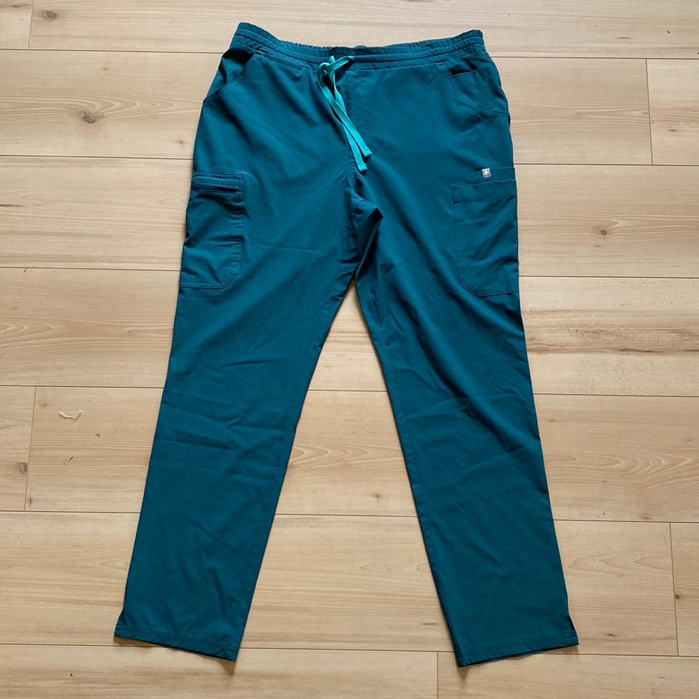 EUC Figs Yola Scrubs
